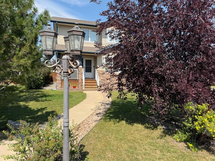 Property Photo: 100 Wade Close AB T4N 7E6