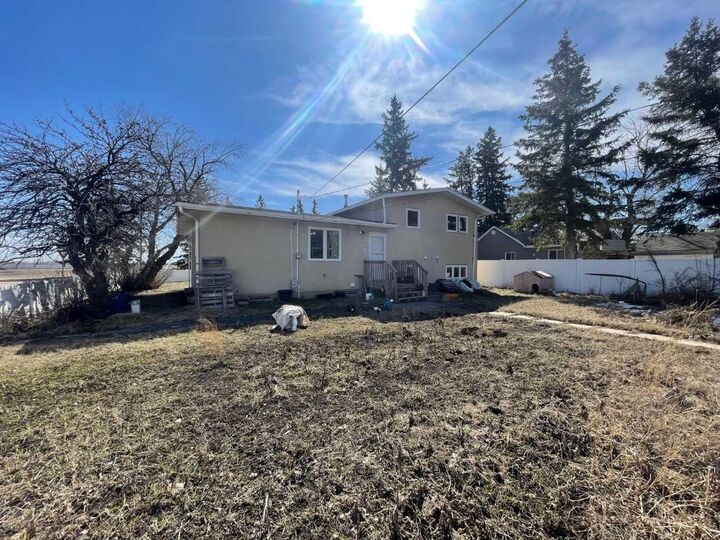 Property Photo:  5438 49 Avenue  SK S9V 0V3 