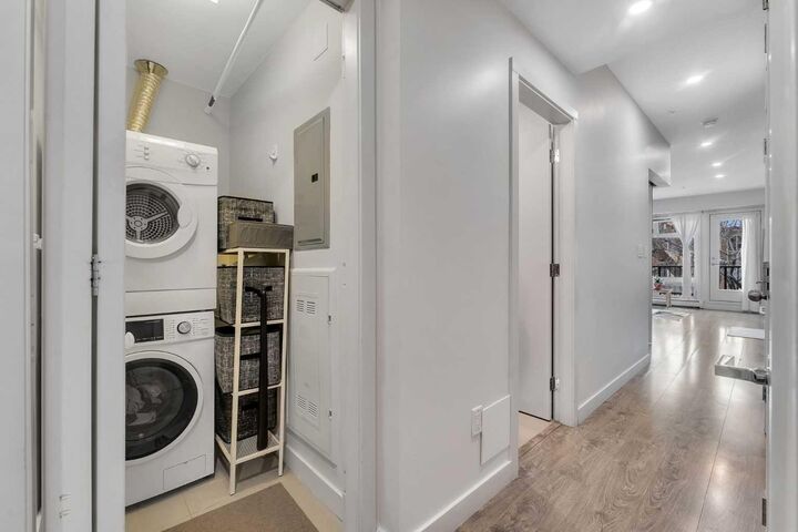 Property Photo: 323 20 Avenue SW 220 AB T2S 2G5