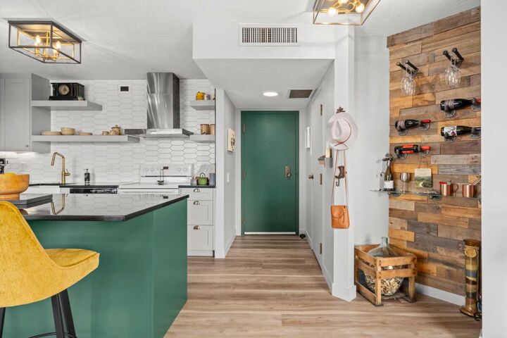 Property Photo:  1202 13 Avenue SW 704  AB T3C 0T1 