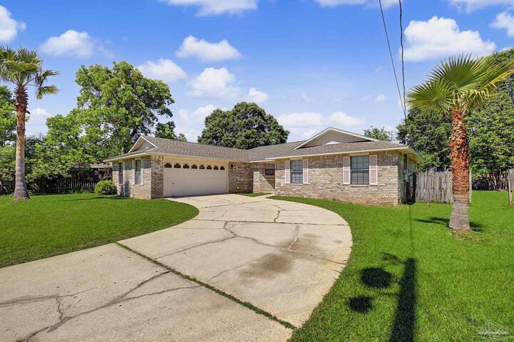 Property Photo:  2090 Silverado Ct  FL 32506 