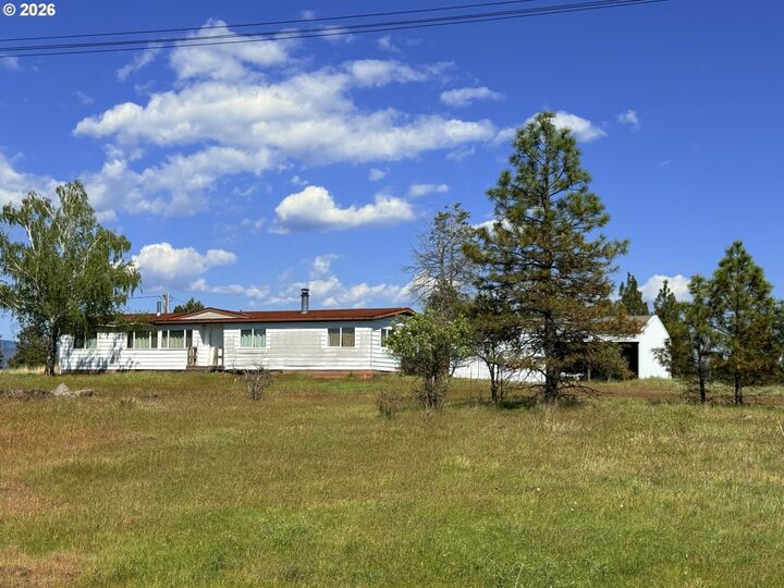 Property Photo:  90 Harris Pl  WA 98620 