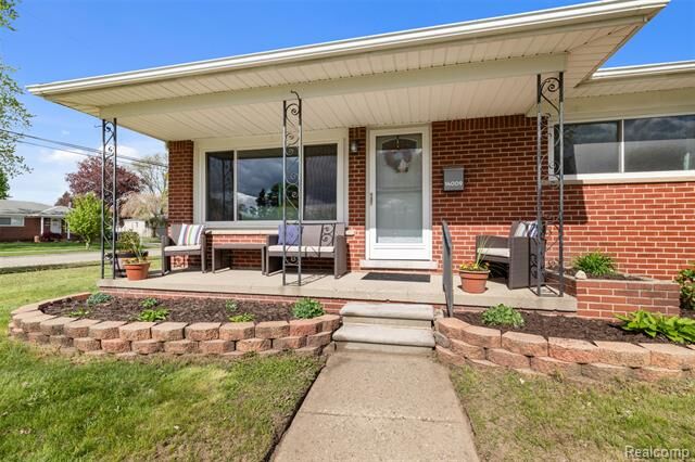 Property Photo:  14009 Berwick Street  MI 48154 