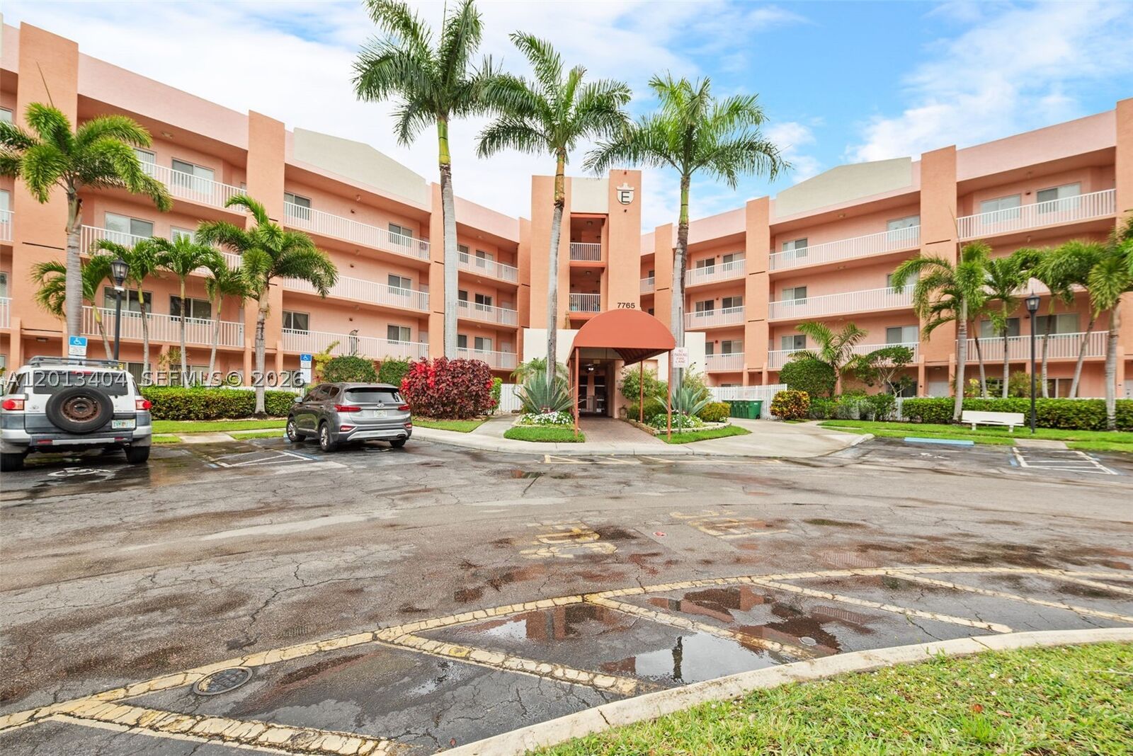 Property Photo:  7765 Yardley Dr 115  FL 33321 