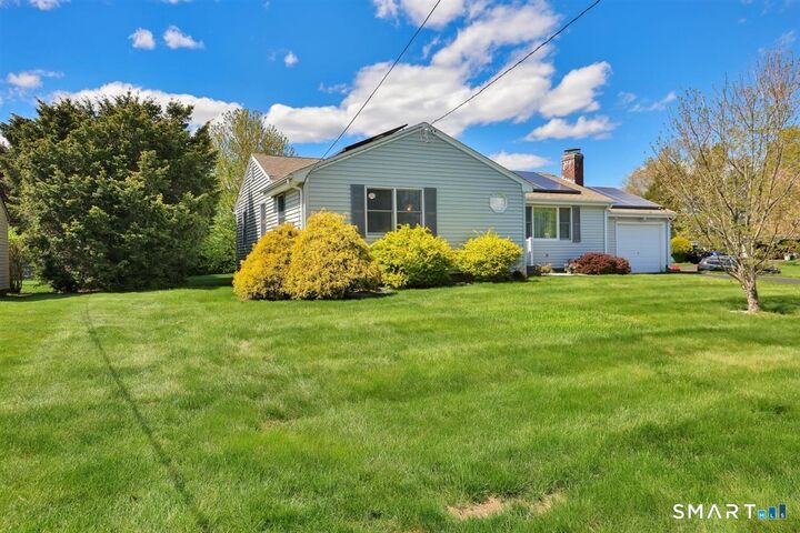 Property Photo:  1211 Maple Street  CT 06067 