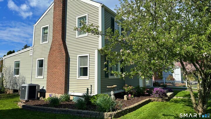 Property Photo:  61 Cedar Street  CT 06111 