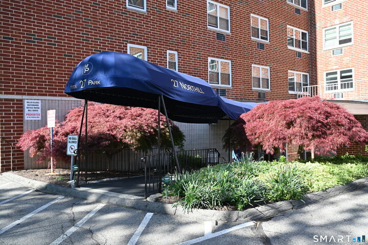Property Photo:  27 Northill Street 6U  CT 06907 