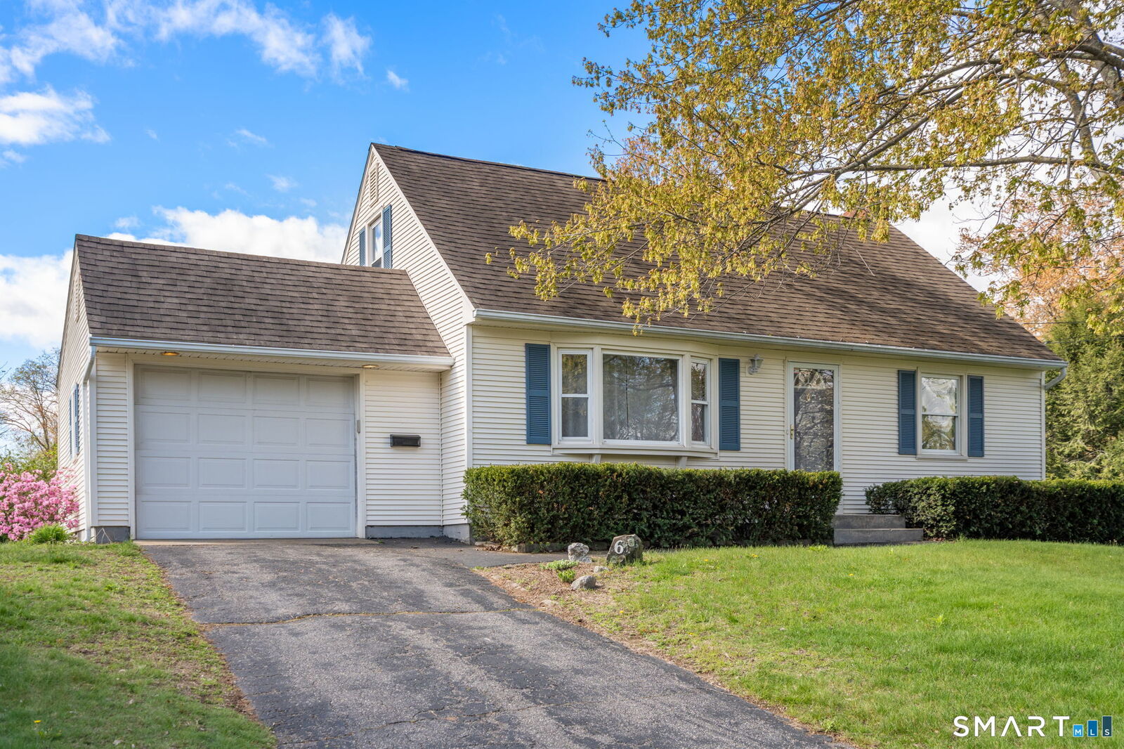 Property Photo:  6 Roberts Road  CT 06082 