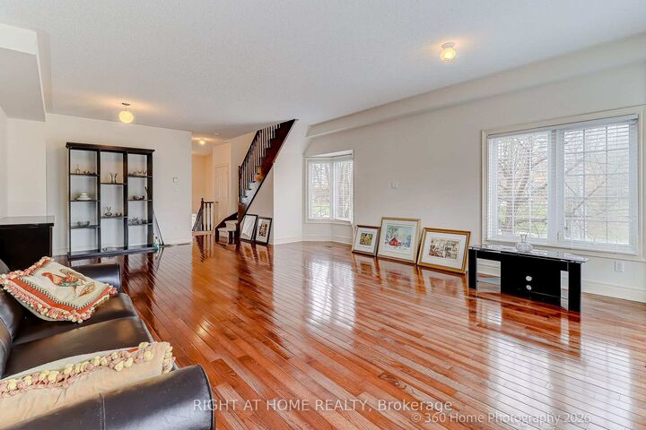 Property Photo: 1130 Cawthra Road 2 ON L5G 4V7