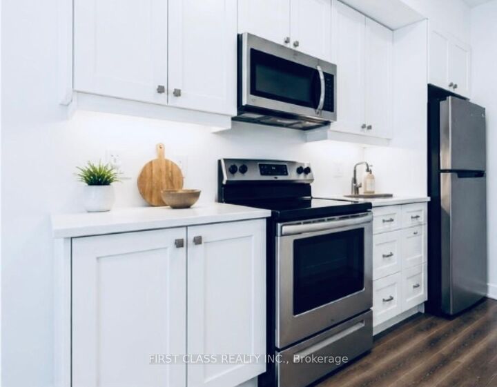 Property Photo: 50 Lakebreeze Drive 330 ON L1B 0V9