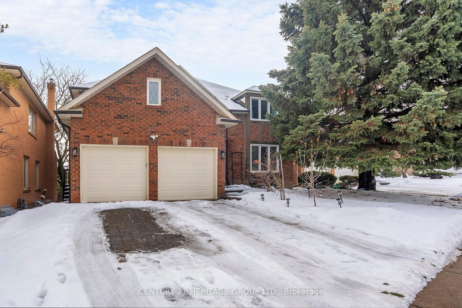 Photo de la propriété:  335 Fern Avenue  ON L4C 8P6 