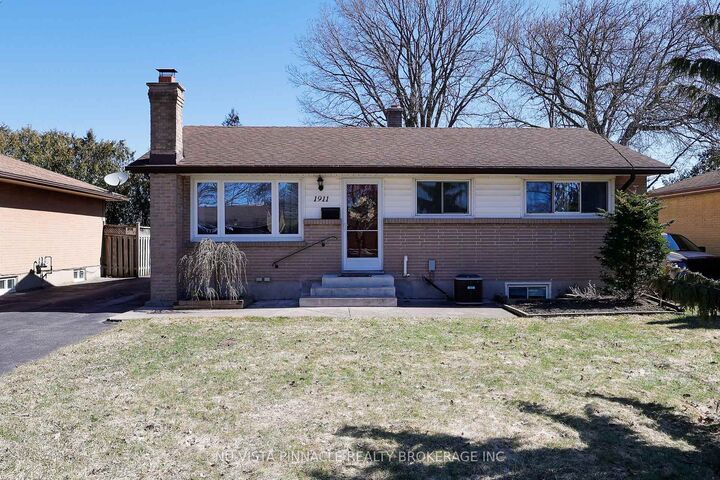 1911 Crystal Crescent — photo 1