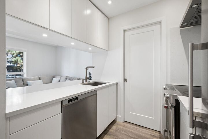 Property Photo:  555 W 14th Avenue 302  BC V5Z 4G8 