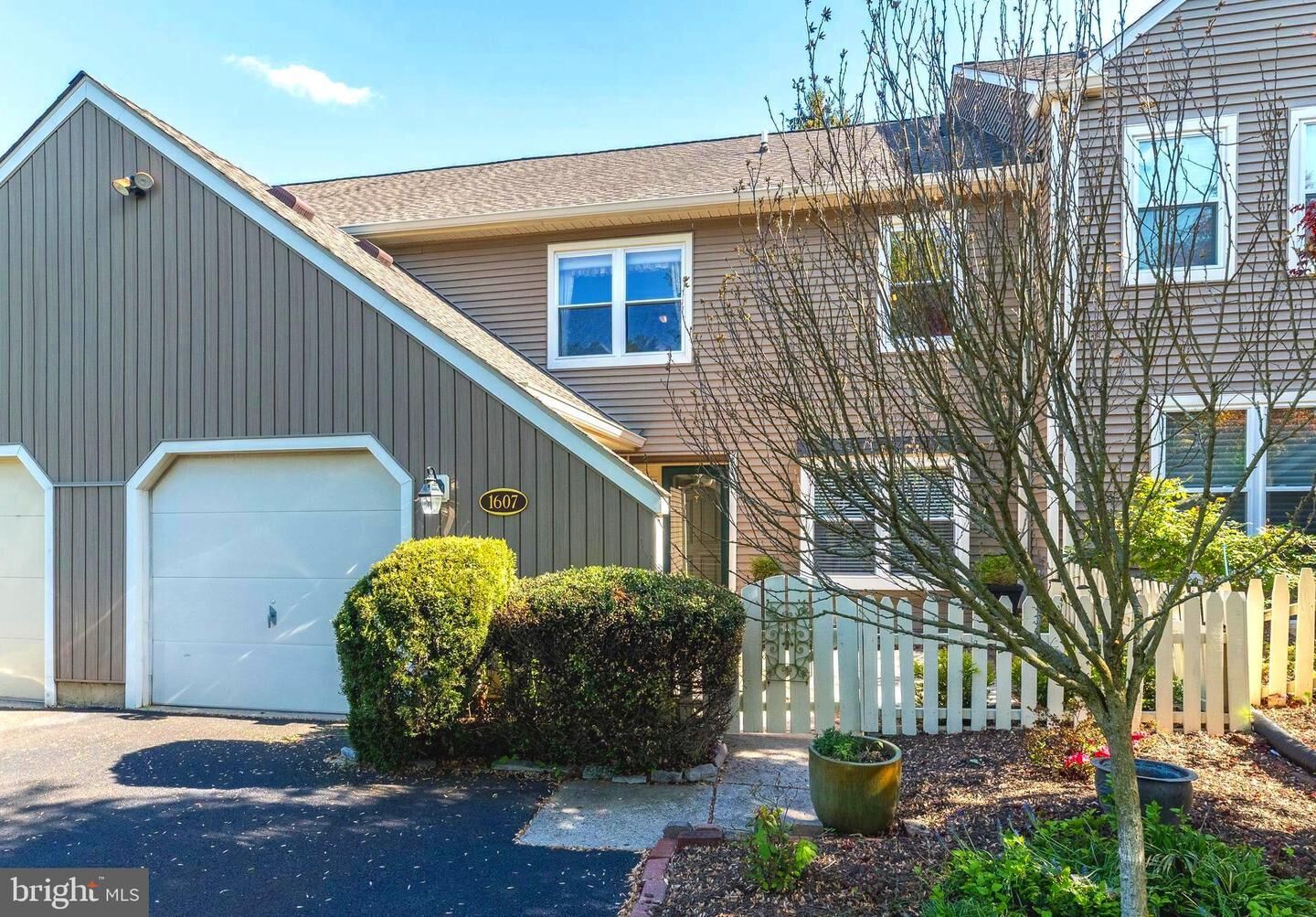 Property Photo:  1607 Lakeview Circle  PA 19067 