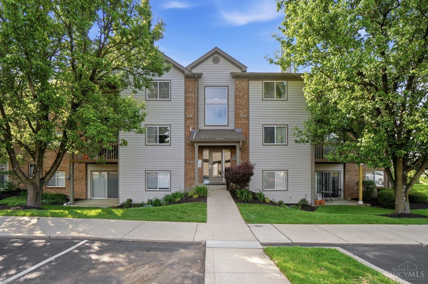 Property Photo:  8900 Eagleview Drive  OH 45069 