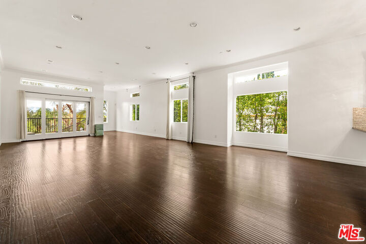 Property Photo: 22202 Avenue San Luis CA 91364