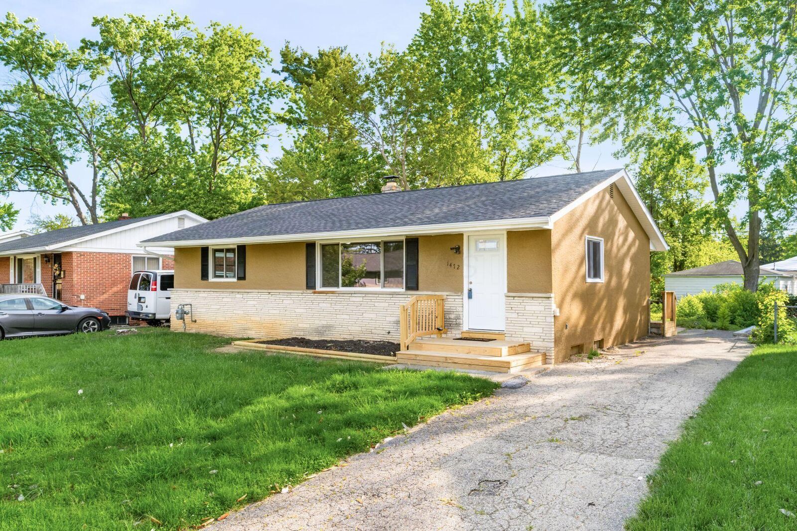 Property Photo:  1472 Picard Road  OH 43227 