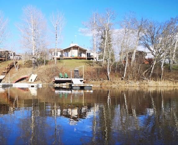 Property Photo:  4 Poplar Avenue  MB R0E 1E0 