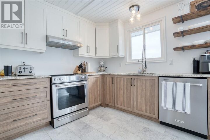 Property Photo:  4468 Hamilton Crescent  ON P3P 1B7 