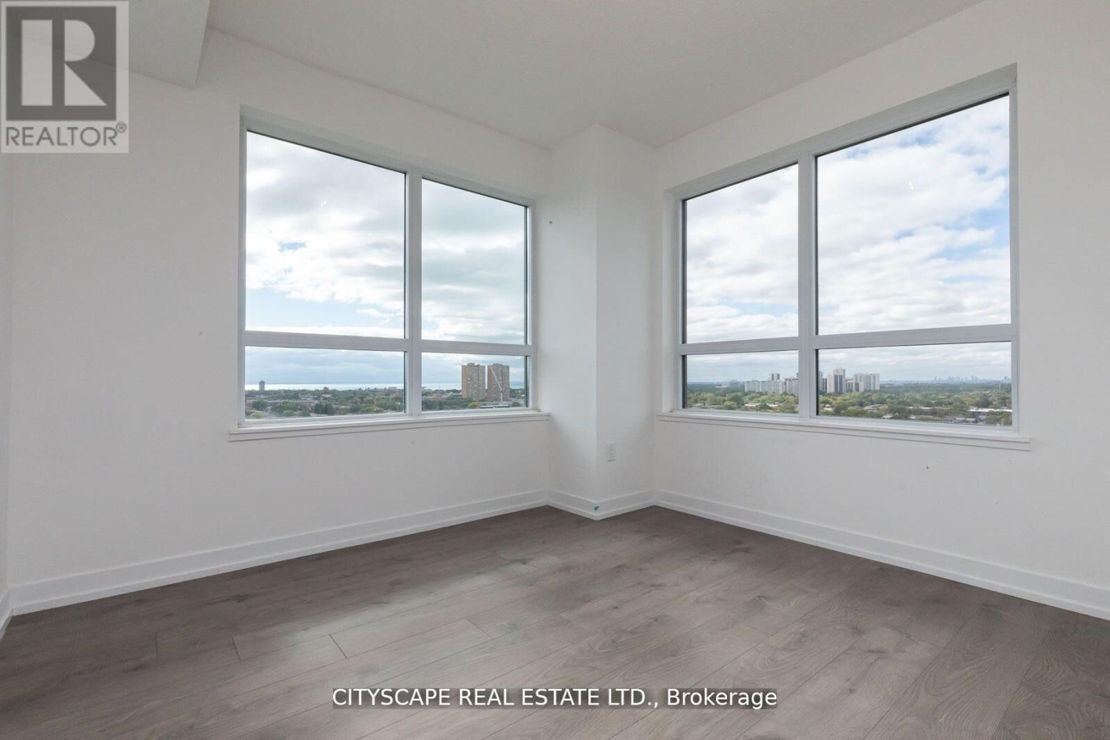 Property Photo:  1420 Dupont Street 1904  ON M6H 0C2 