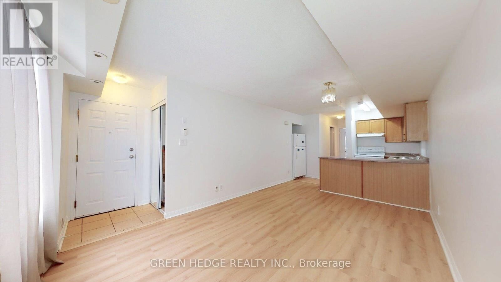 Property Photo:  26 Douro Street 320  ON M6K 3M4 