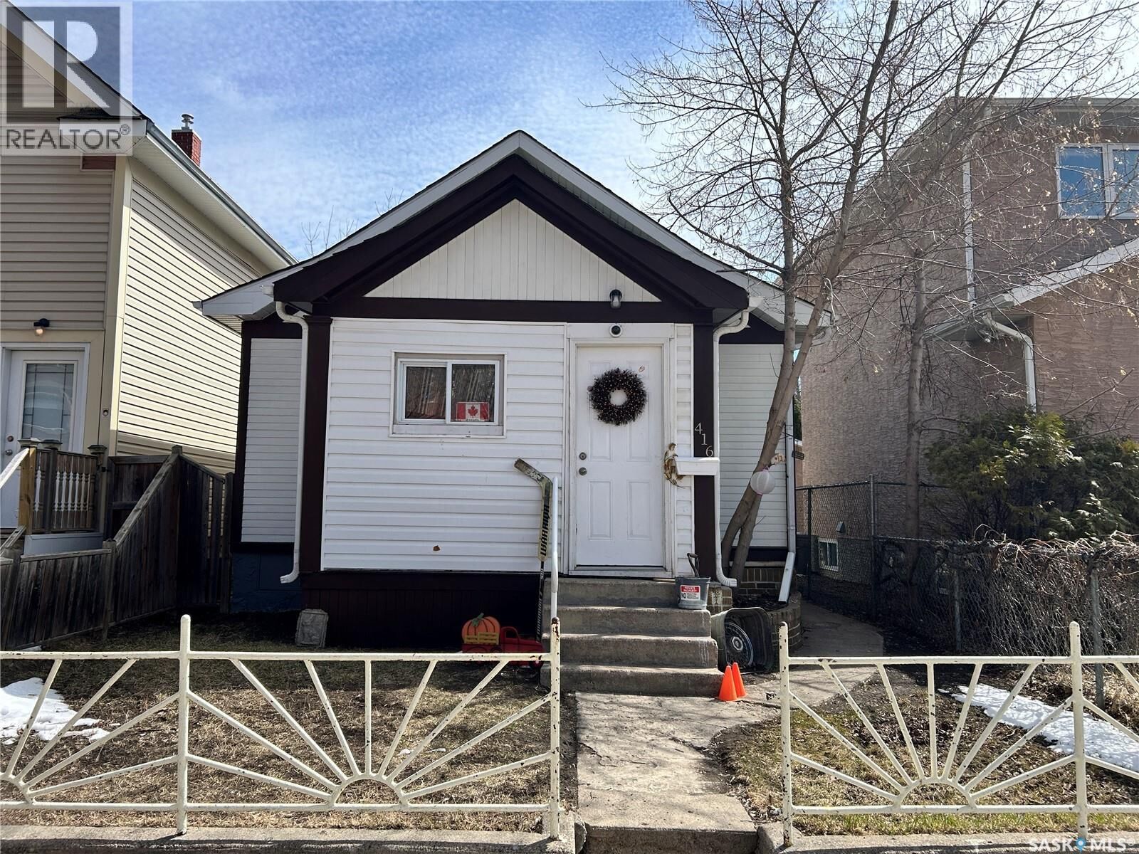 Property Photo:  416 J Avenue N  SK S7L 2K3 