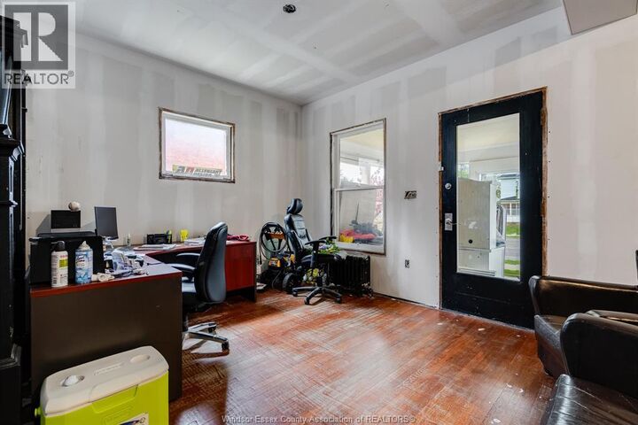 Property Photo:  115 Erie Street South  ON N8H 3B5 