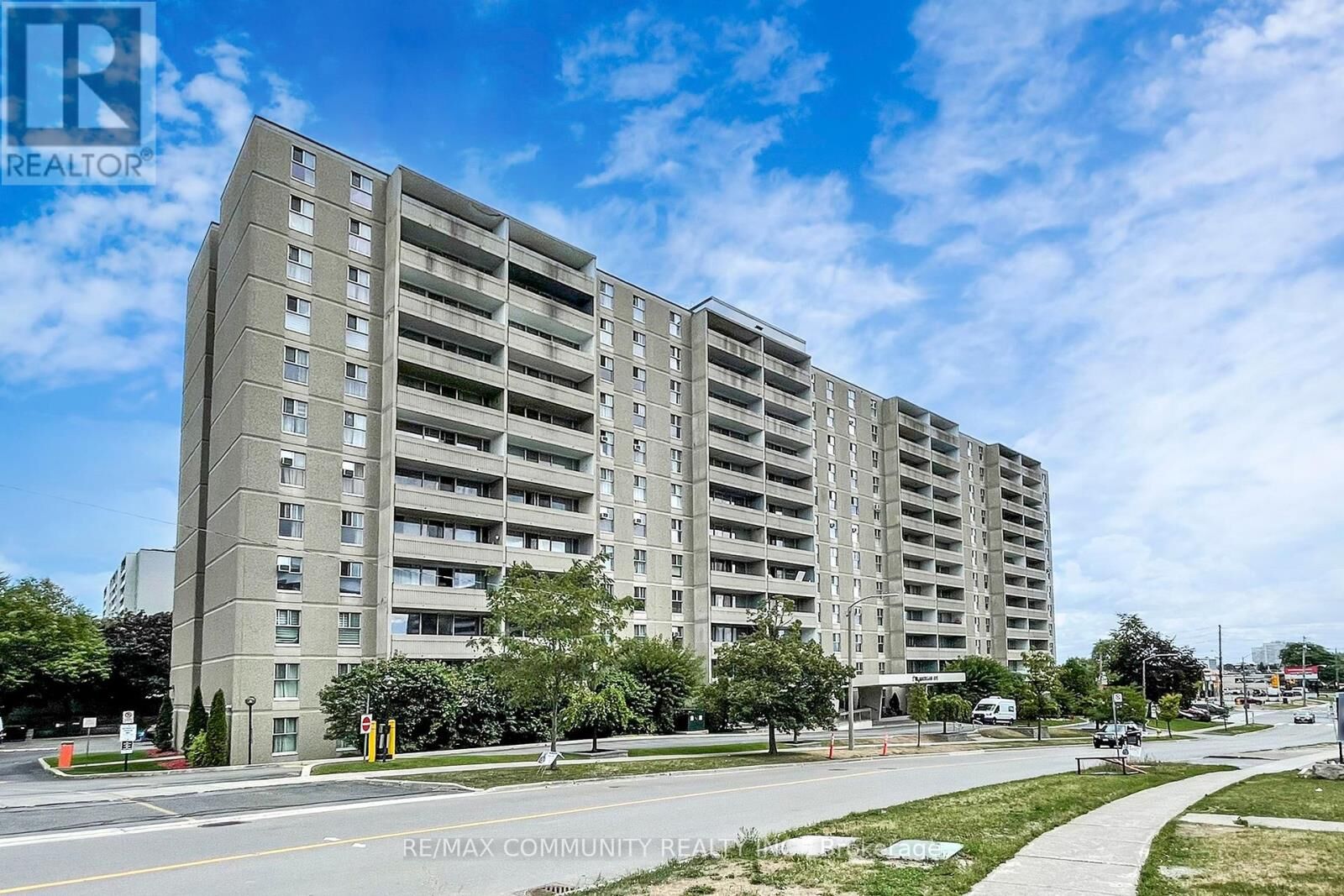 Property Photo:  2 Glamorgan Avenue North 213  ON M1P 2M8 