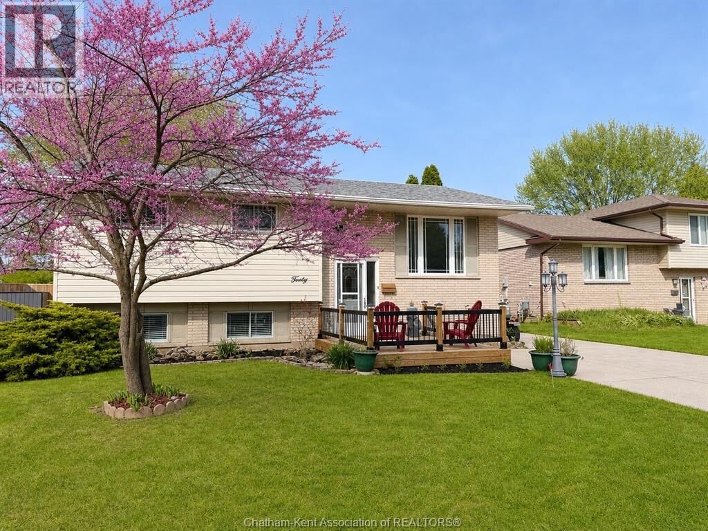 Property Photo:  40 Thornhill Crescent  ON N7L 4M3 