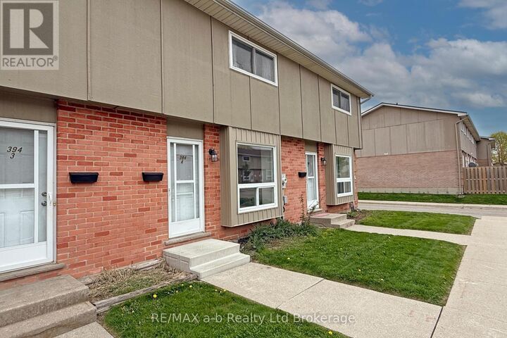 Property Photo:  394 Springbank Avenue North 4  ON N4T 1L1 