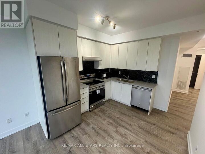 Property Photo:  50 Bruyeres Mews 1503  ON M5G 0G8 