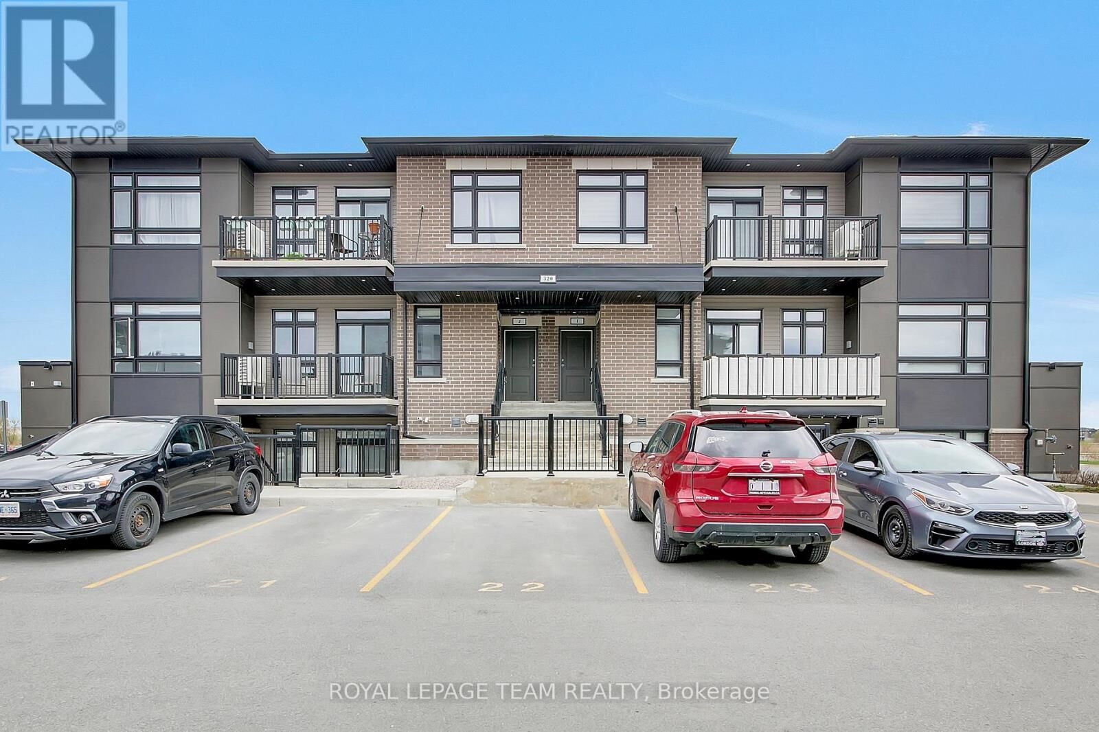 Property Photo:  320 Tulum Crescent F  ON K2S 0W1 