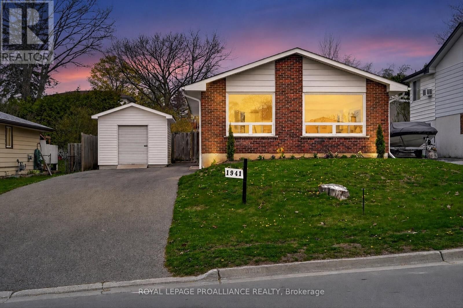 Property Photo:  1941 Croftdale Crescent  ON K9K 1J7 