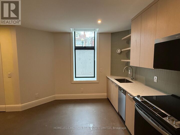 Property Photo:  328 Palmerston Boulevard Lower  ON M6G 2N6 