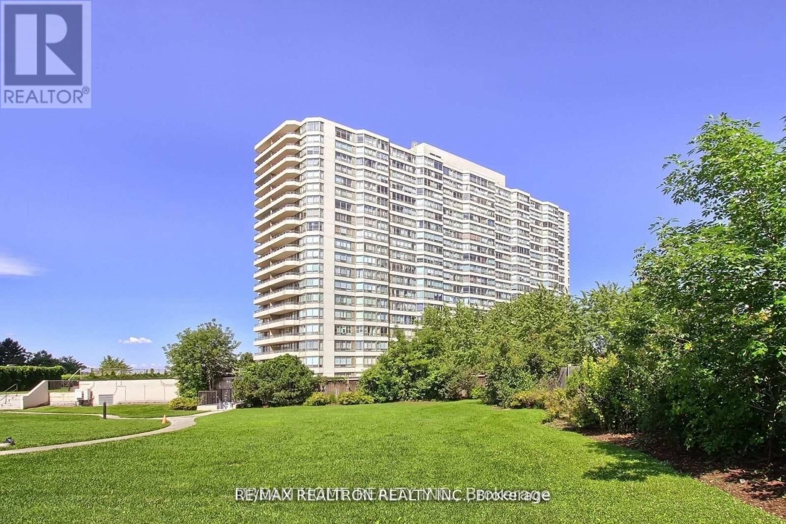 Property Photo:  5 Greystone Walk Drive 206  ON M1K 5J5 