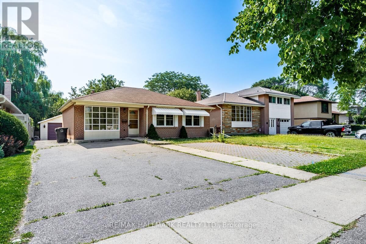Property Photo:  2112 Truscott Drive Main  ON L5J 2A6 