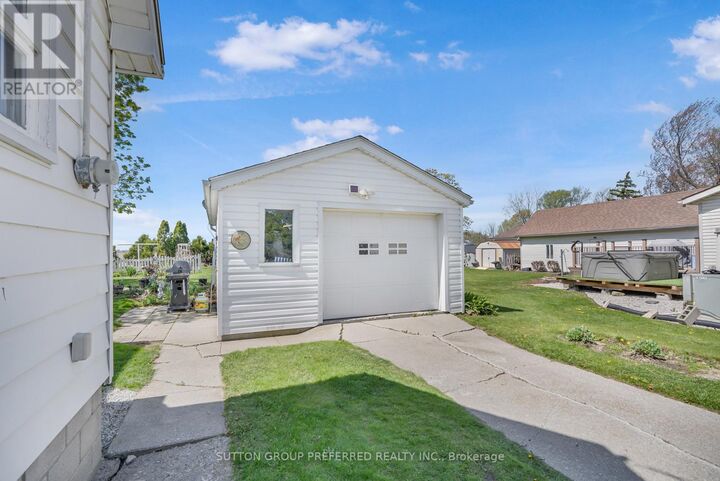 Property Photo:  203 Eriet Street South  ON N0P 1W0 