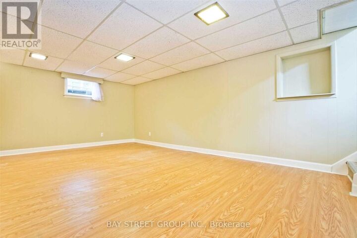 Property Photo:  40 Greylawn Crescent  ON M1R 2V6 