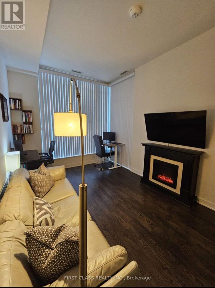 Property Photo:  576 Front Street West 825E  ON M5V 1C1 