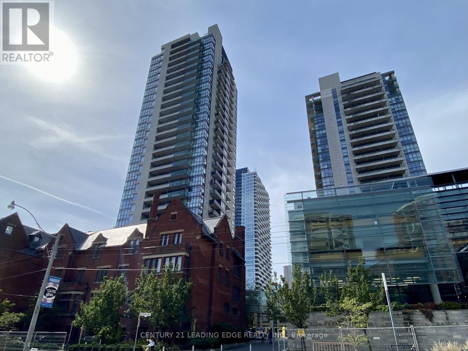 Property Photo:  281 Mutual Street 2402  ON M4Y 1X6 