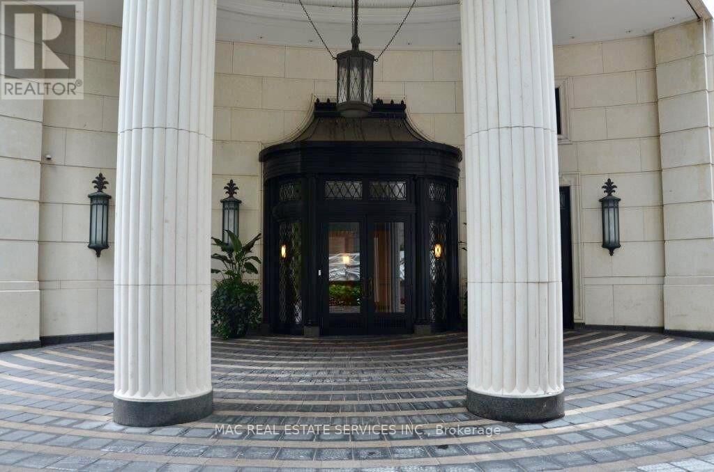 Property Photo:  1 St Thomas Street 4A  ON M5S 2B7 