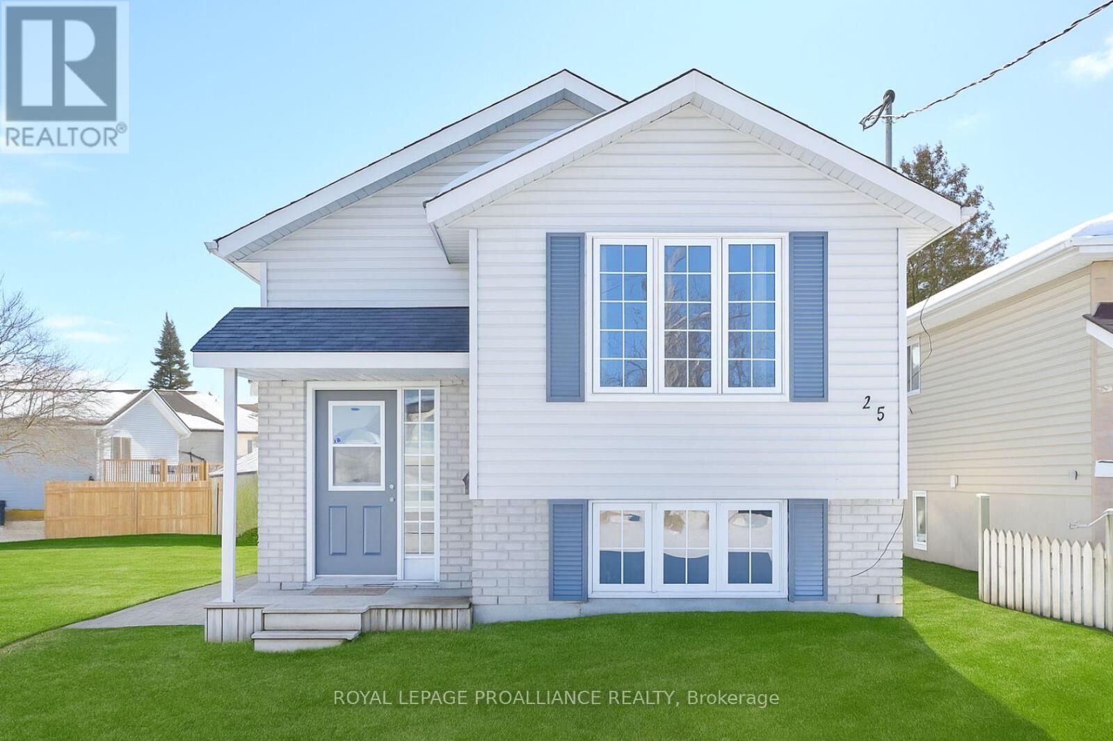 Property Photo:  25 Metcalfe Street B  ON K8V 6S9 