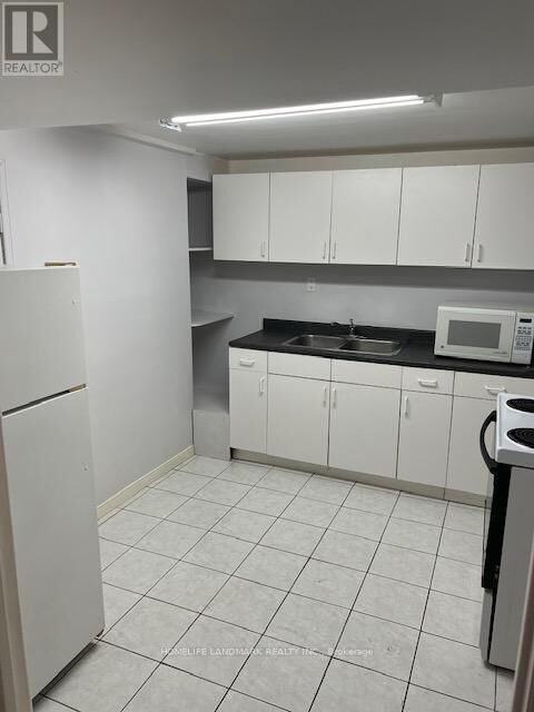 Property Photo:  1216 Shamir Crescent  ON L5C 1L1 