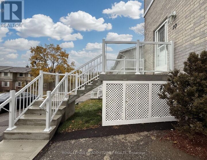 Property Photo:  648 Doon Village Road 10  ON N2P 1A2 