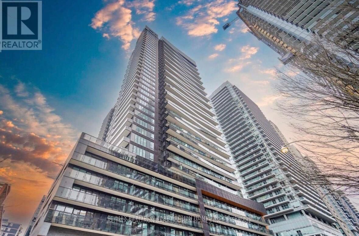 Property Photo:  117 Broadway Avenue 421  ON M4P 1V3 