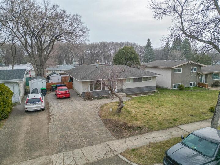 Property Photo:  73 Ashgrove Boulevard  MB R7B 1C7 