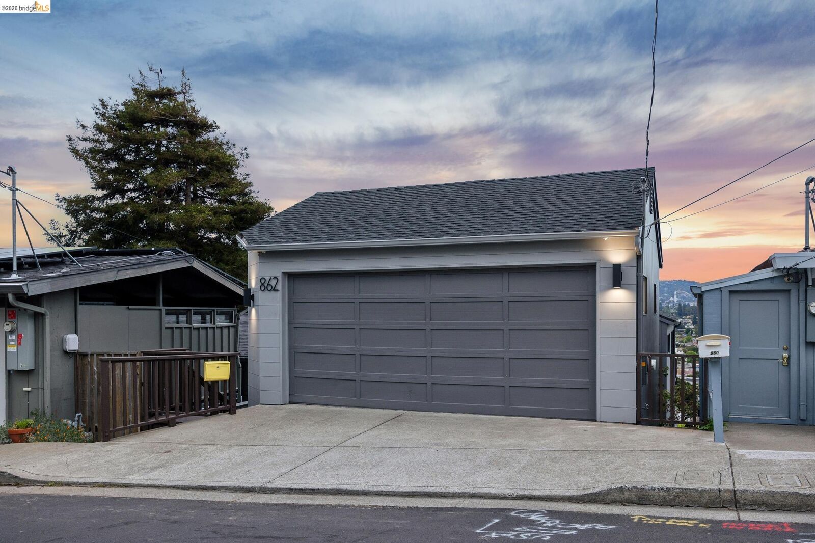 Property Photo:  862 Hillside Ave  CA 94706 