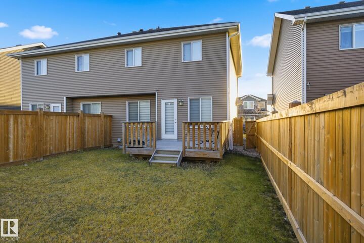 Property Photo:  893 Ebbers Crescent NW  AB T5Y 3V1 