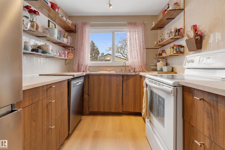 Property Photo:  16725 106 Street NW 101  AB T5X 5G5 