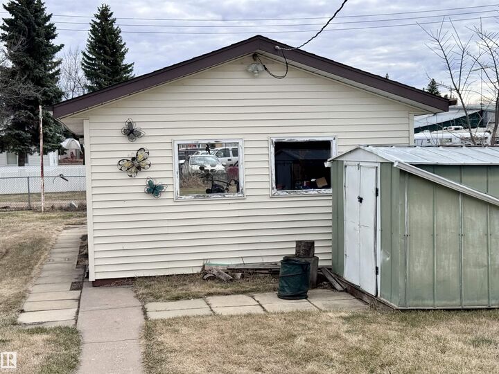 Property Photo:  5121 52 Street  AB T0B 0C0 